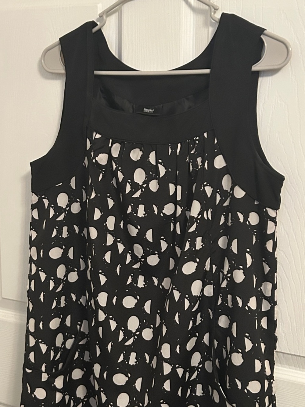 Wassio Black & White Sleeveless Pleated Tank